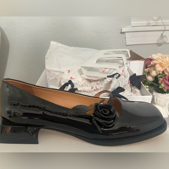 Shushu Tong collaboration with Charles & Keith shoes. Size 9. Brand new. - Picture 3 of 4